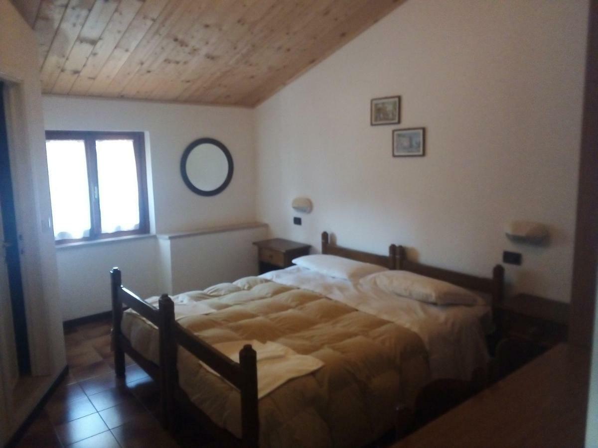 La Foresta Albergo Ristorante Pizzeria Badia Prataglia Bagian luar foto