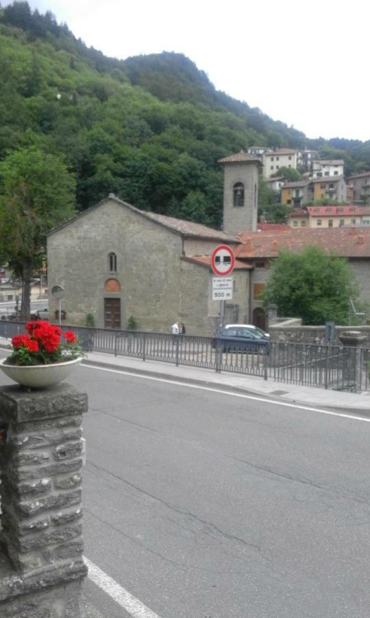 La Foresta Albergo Ristorante Pizzeria Badia Prataglia Bagian luar foto