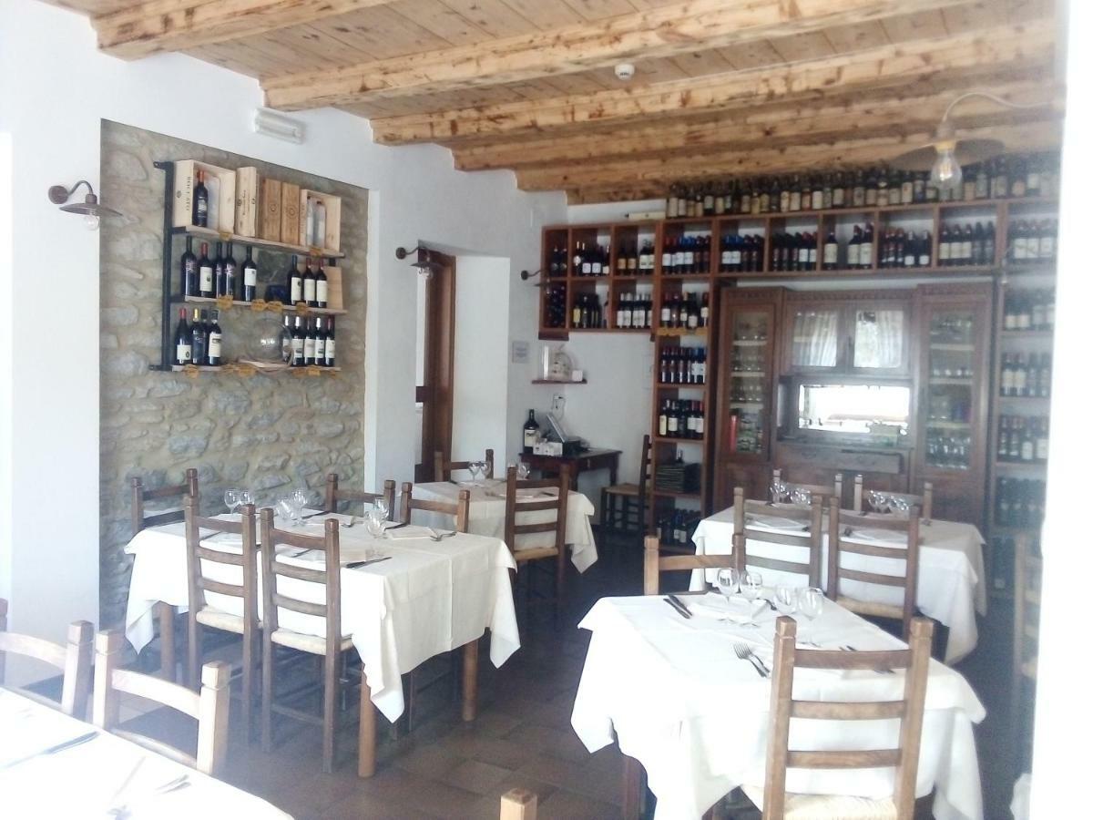 La Foresta Albergo Ristorante Pizzeria Badia Prataglia Bagian luar foto