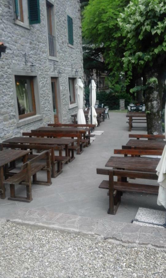 La Foresta Albergo Ristorante Pizzeria Badia Prataglia Bagian luar foto