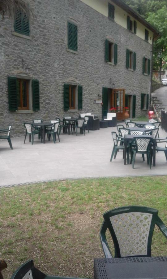 La Foresta Albergo Ristorante Pizzeria Badia Prataglia Bagian luar foto